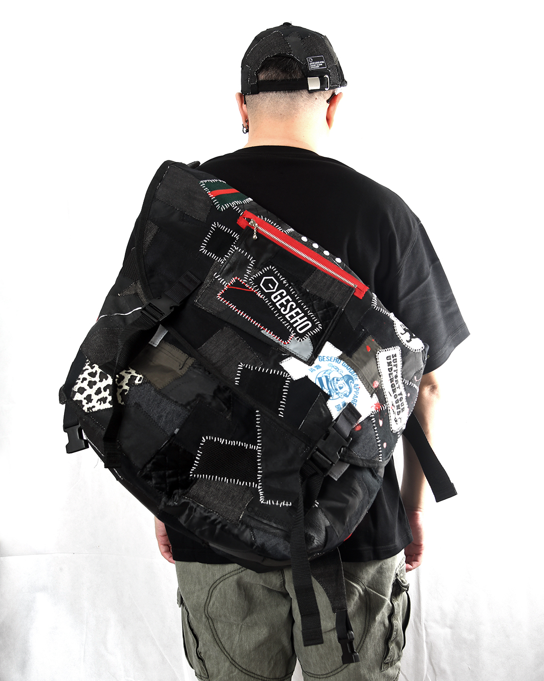C&SOWOL26 Messenger Bag - Image 8