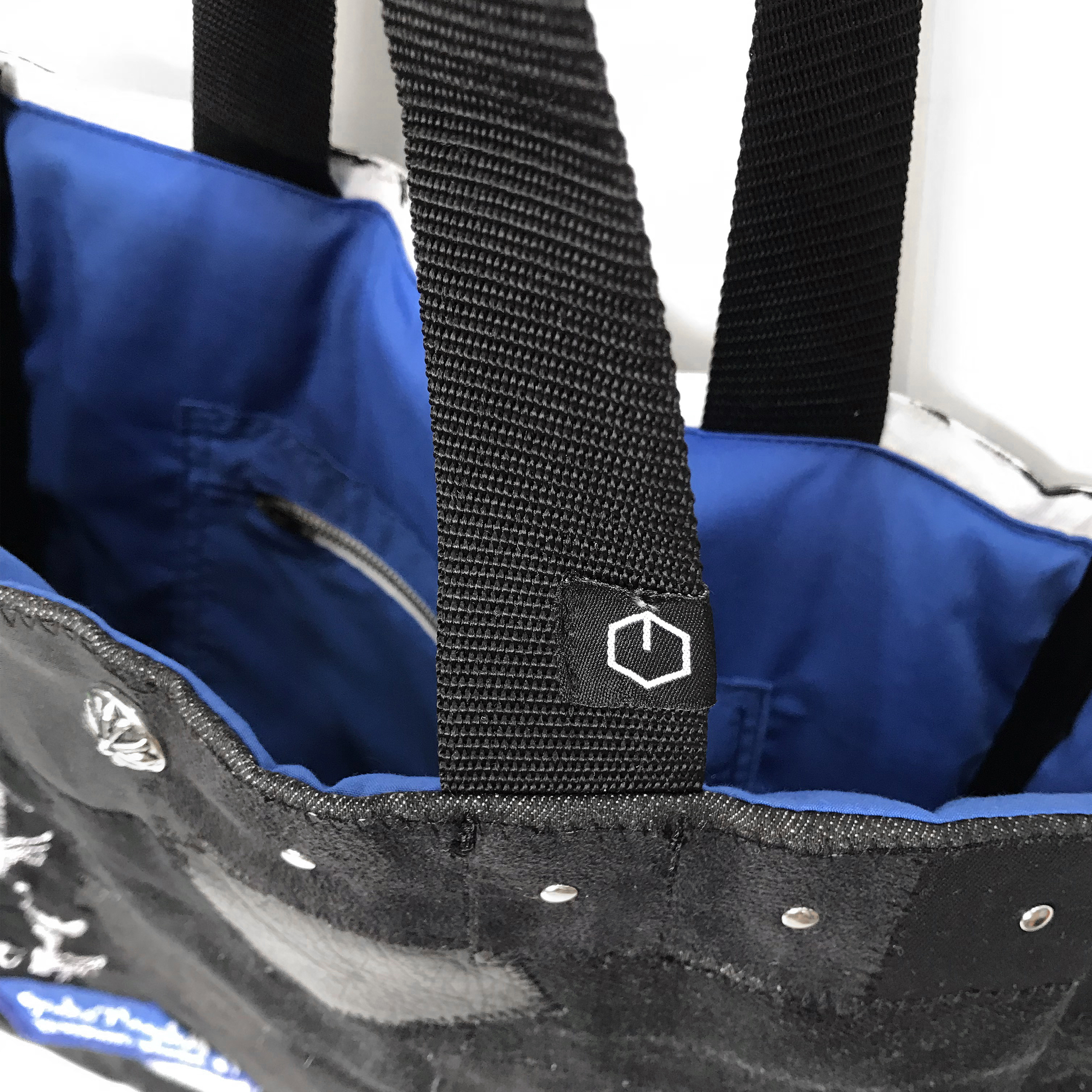 C&SOWOL26 Shoulder Bag - Image 5
